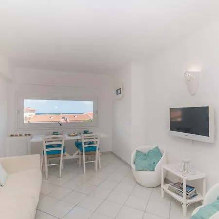 Piazzetta Lotto B 50m From The Beach